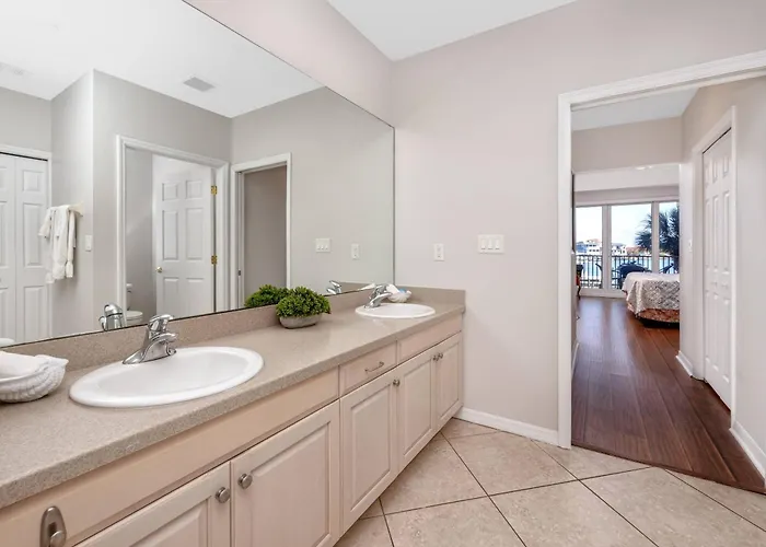 200 Harborview Grande *