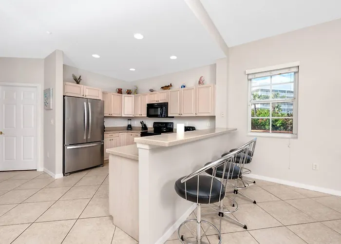 200 Harborview Grande *